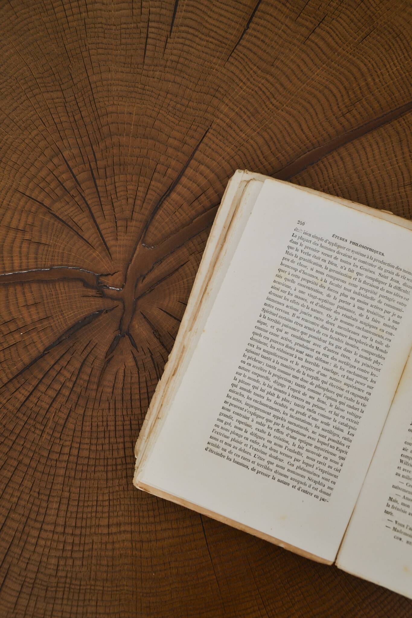 Round oak coffee table