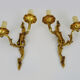 Paire d'appliques murales vintage à double feux en bronze ou laiton, feuille d'acanthes. Année 60