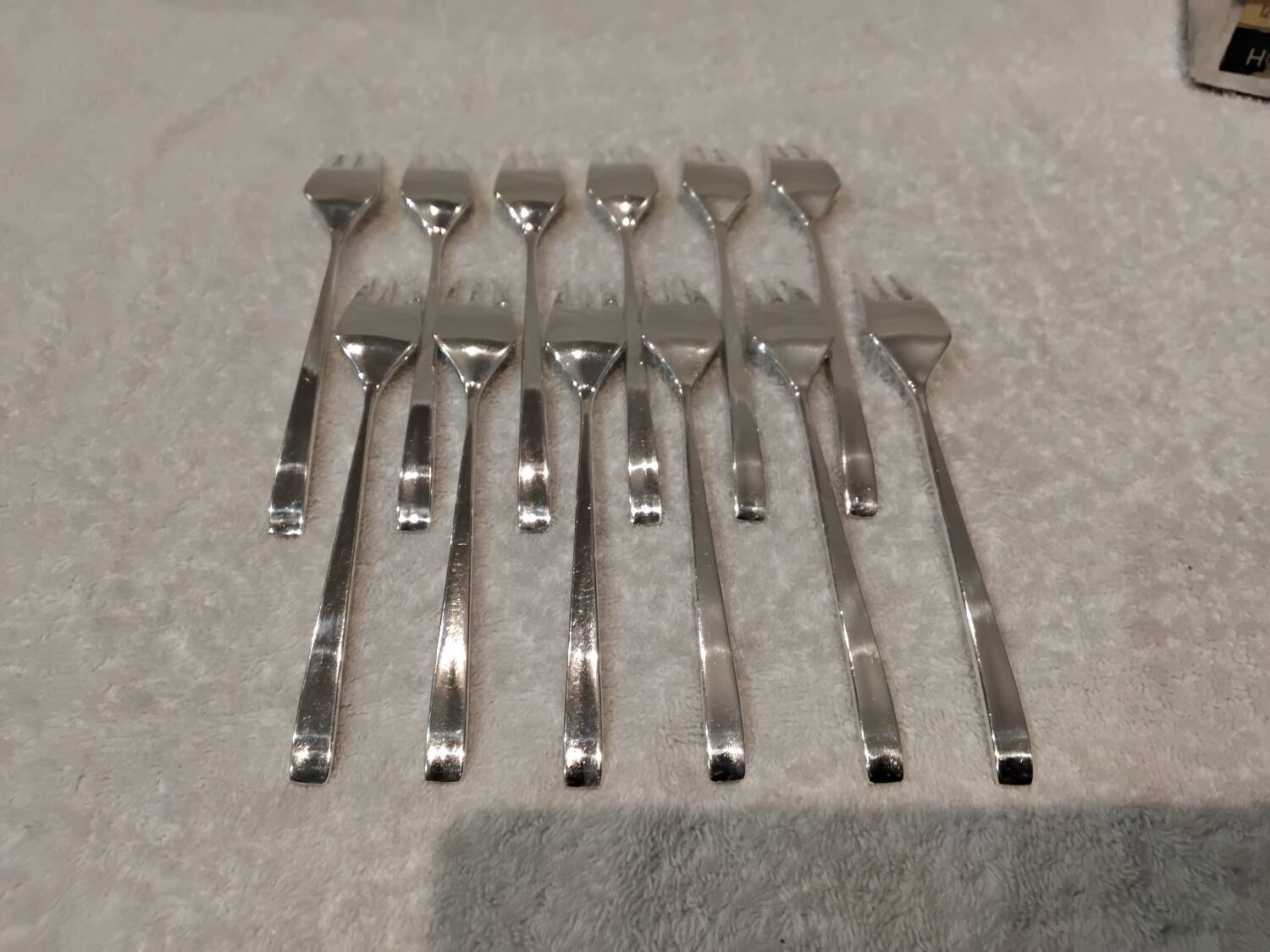 12 silver-plated metal cake forks by Ercuis Horizon silversmiths, 14.9cm