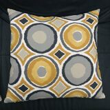 Geometric pattern cushion