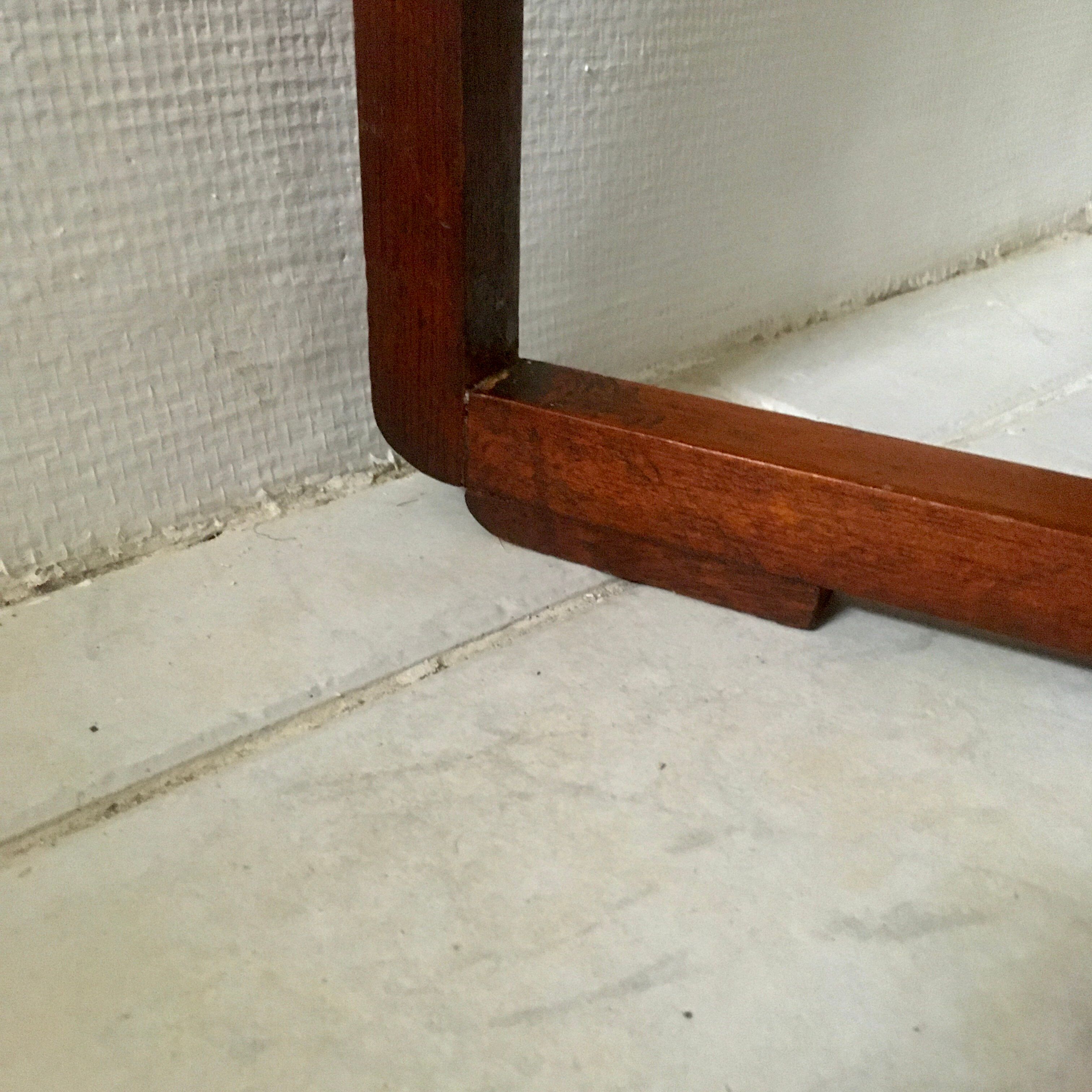 Scandinavian pedestal table