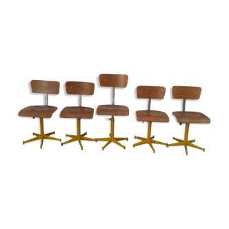 Cinq chaises