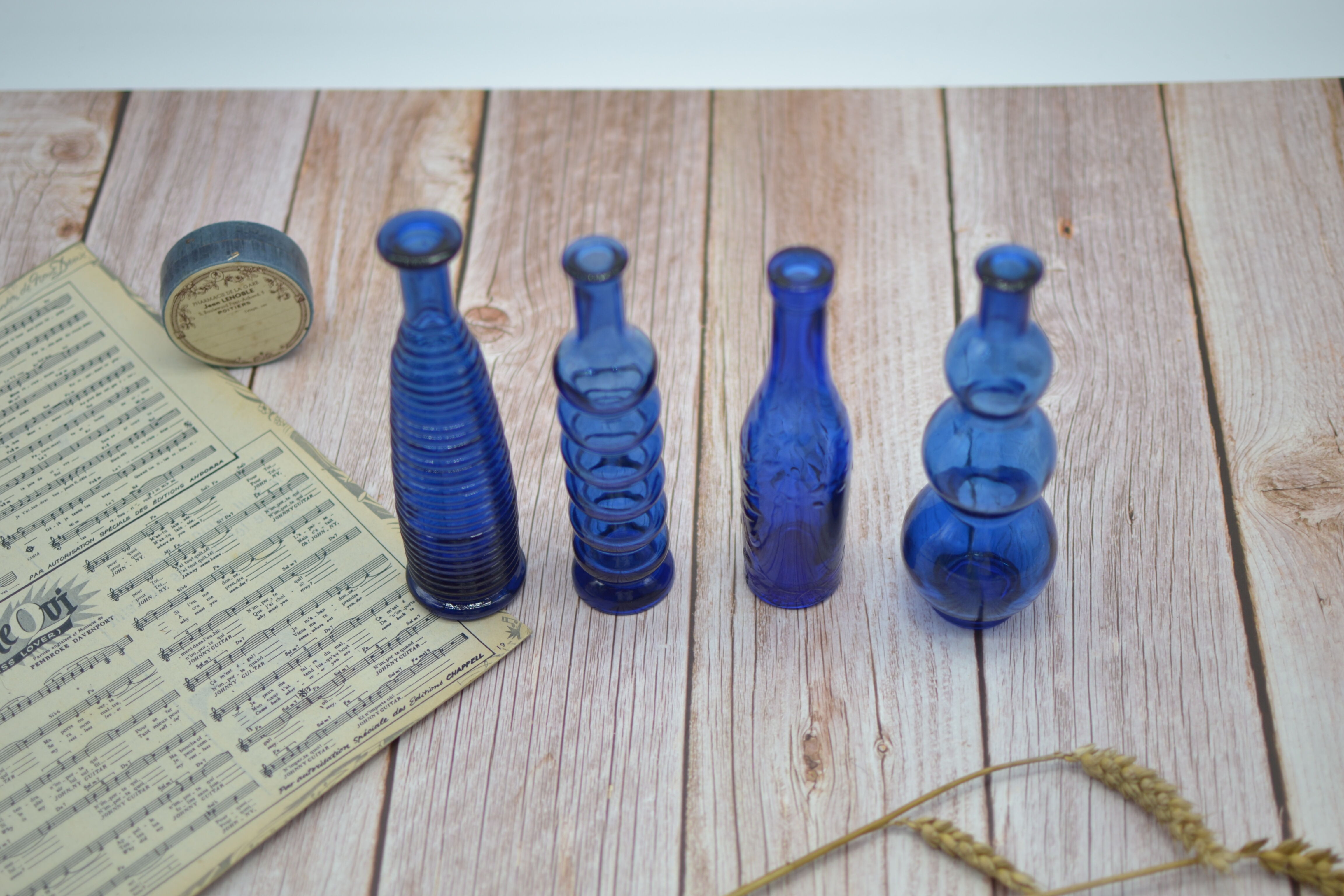 Lot de 4 bouteilles bleues de décoration