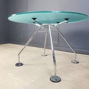 Table à manger Nomos par Norman Foster pour Tecno, années 1980.