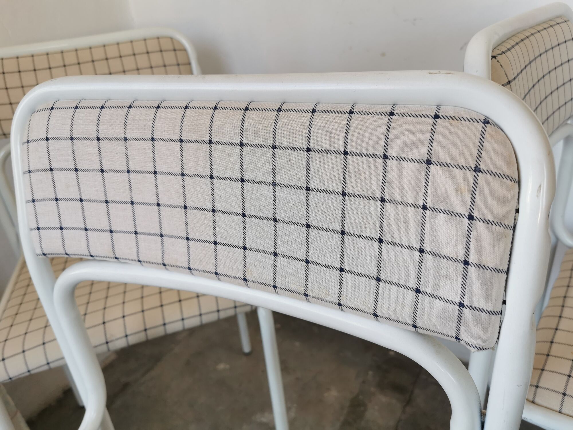Set of 4 tubular metal chairs from the 90s