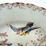 Polychrome dessert plate signed onnaing, birds, butterflies and flowers