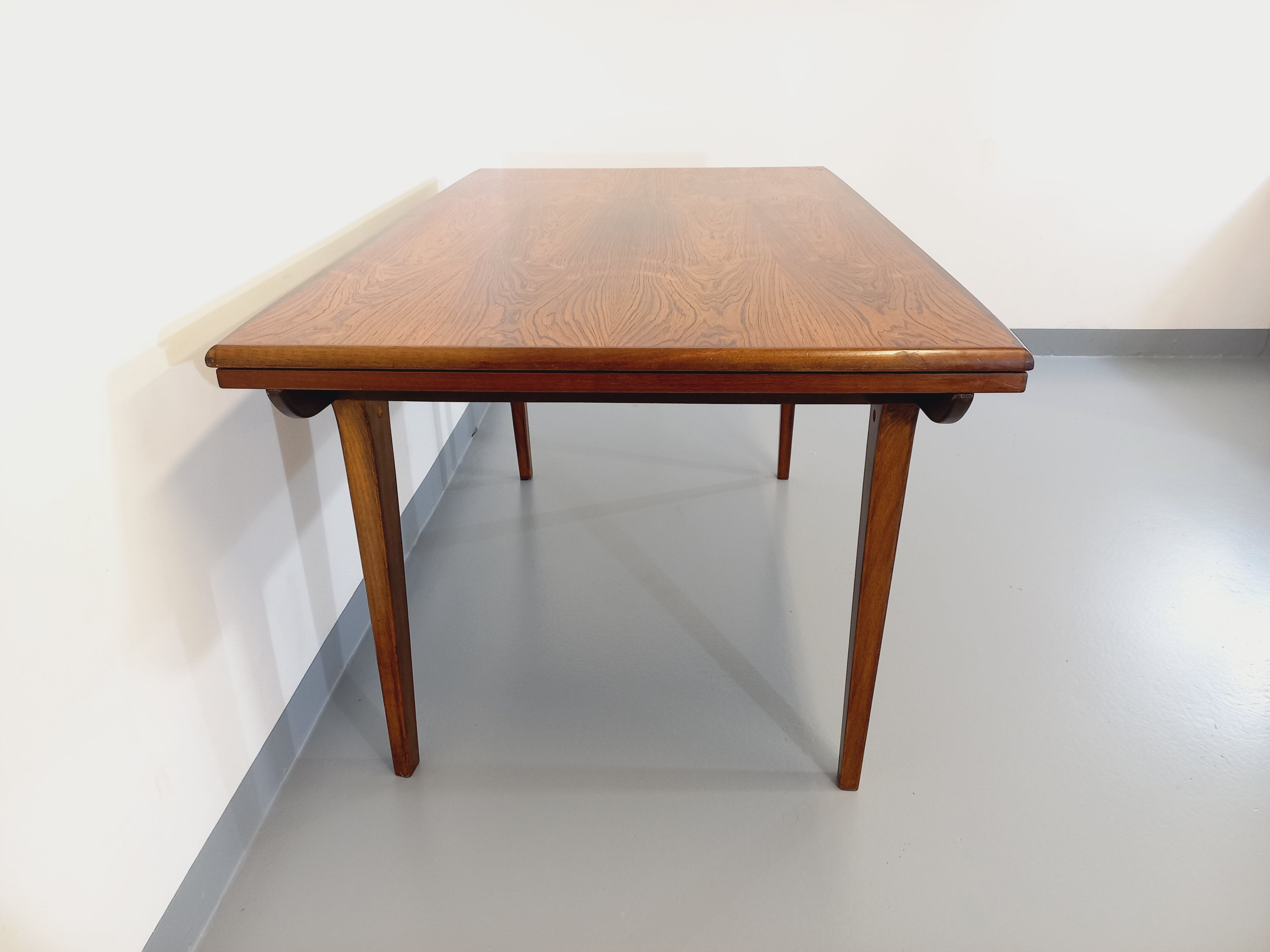 Vintage Scandinavian style dining table from the 50s 60s in rosewood with extensions