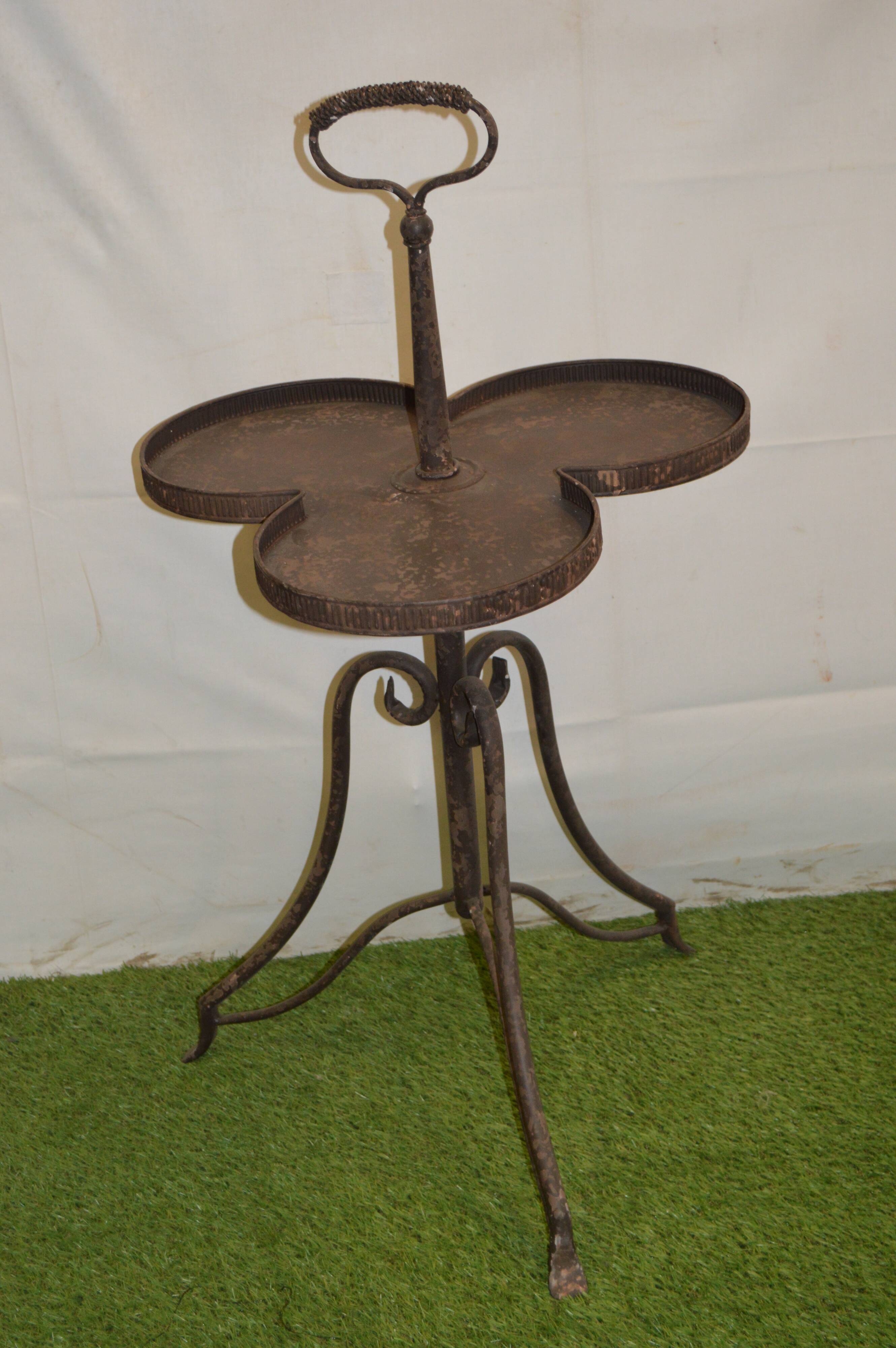 Clover-shaped iron table