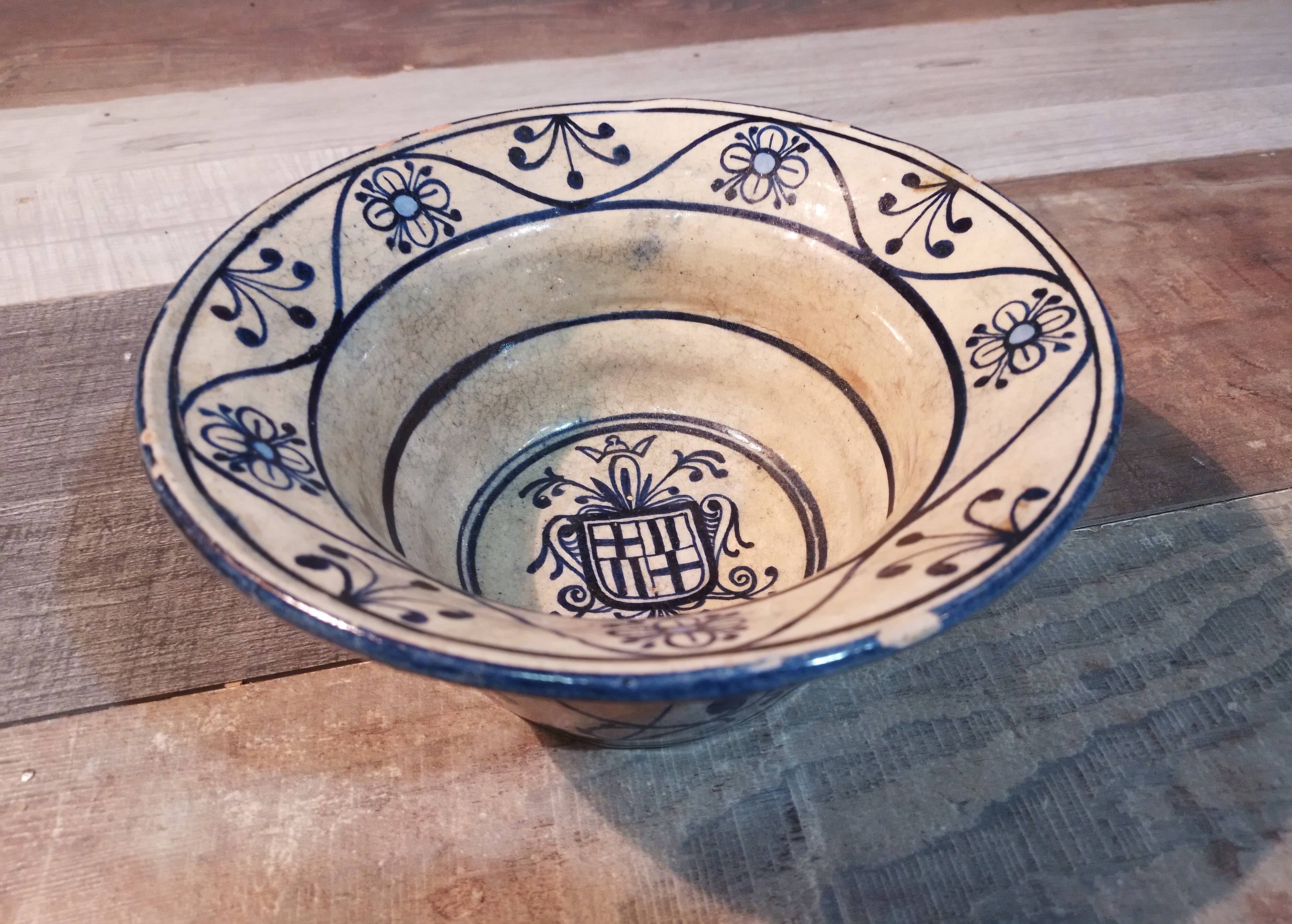Ceramic bowl Spain 19th century