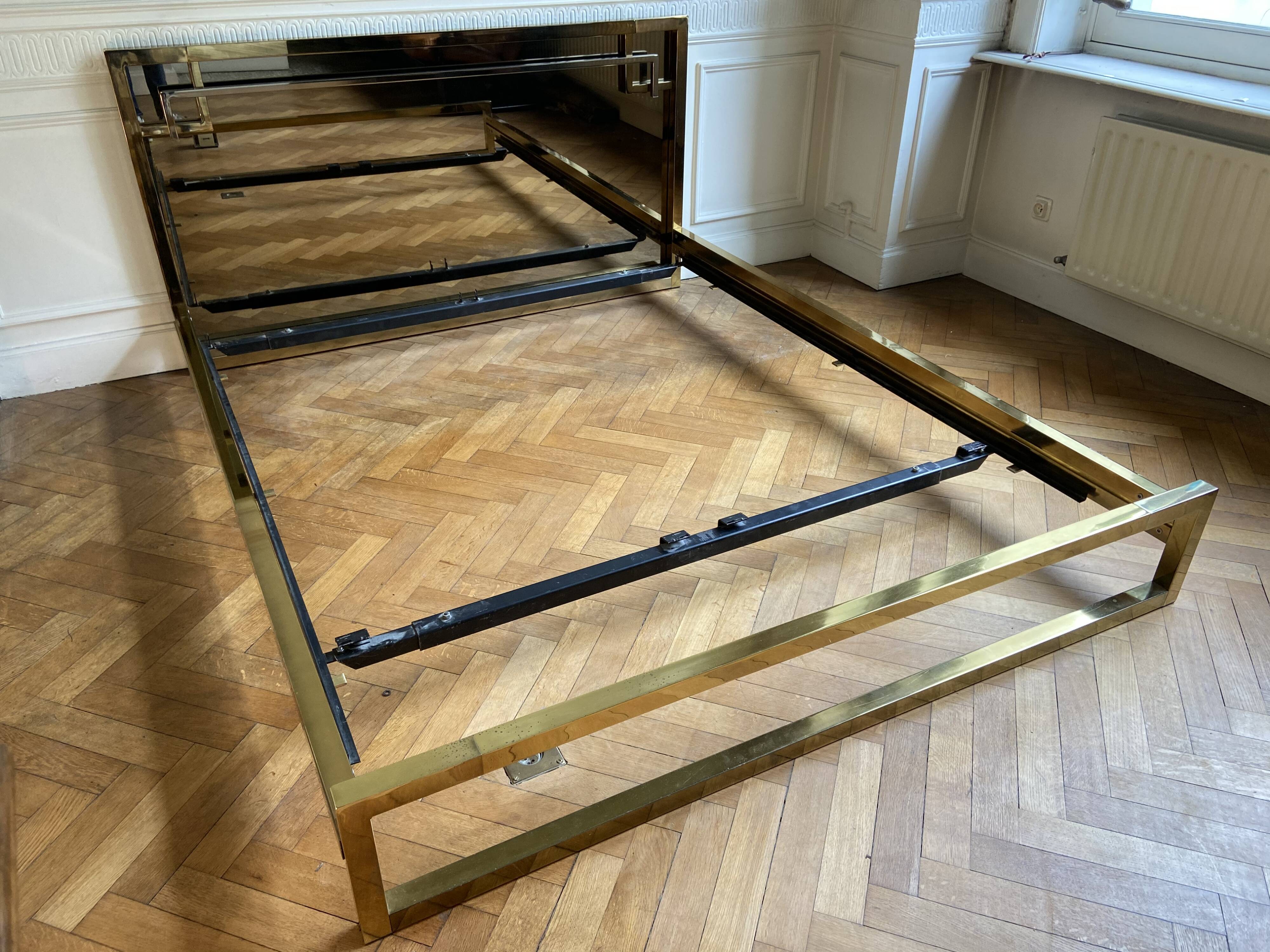 Belgo Chrom bed in gold metal and bronze mirrored headboard, 1970