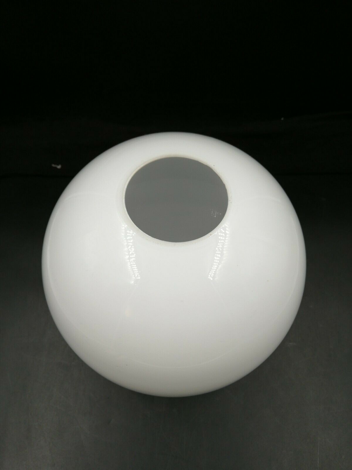 Globe in white opaline