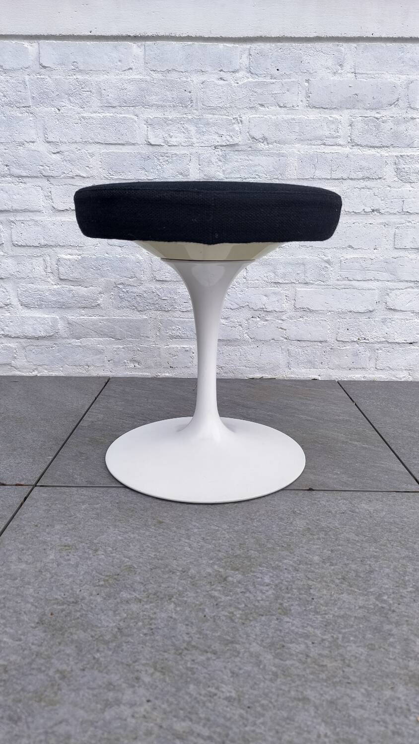 Knoll International Eero Saarinen stool 1970