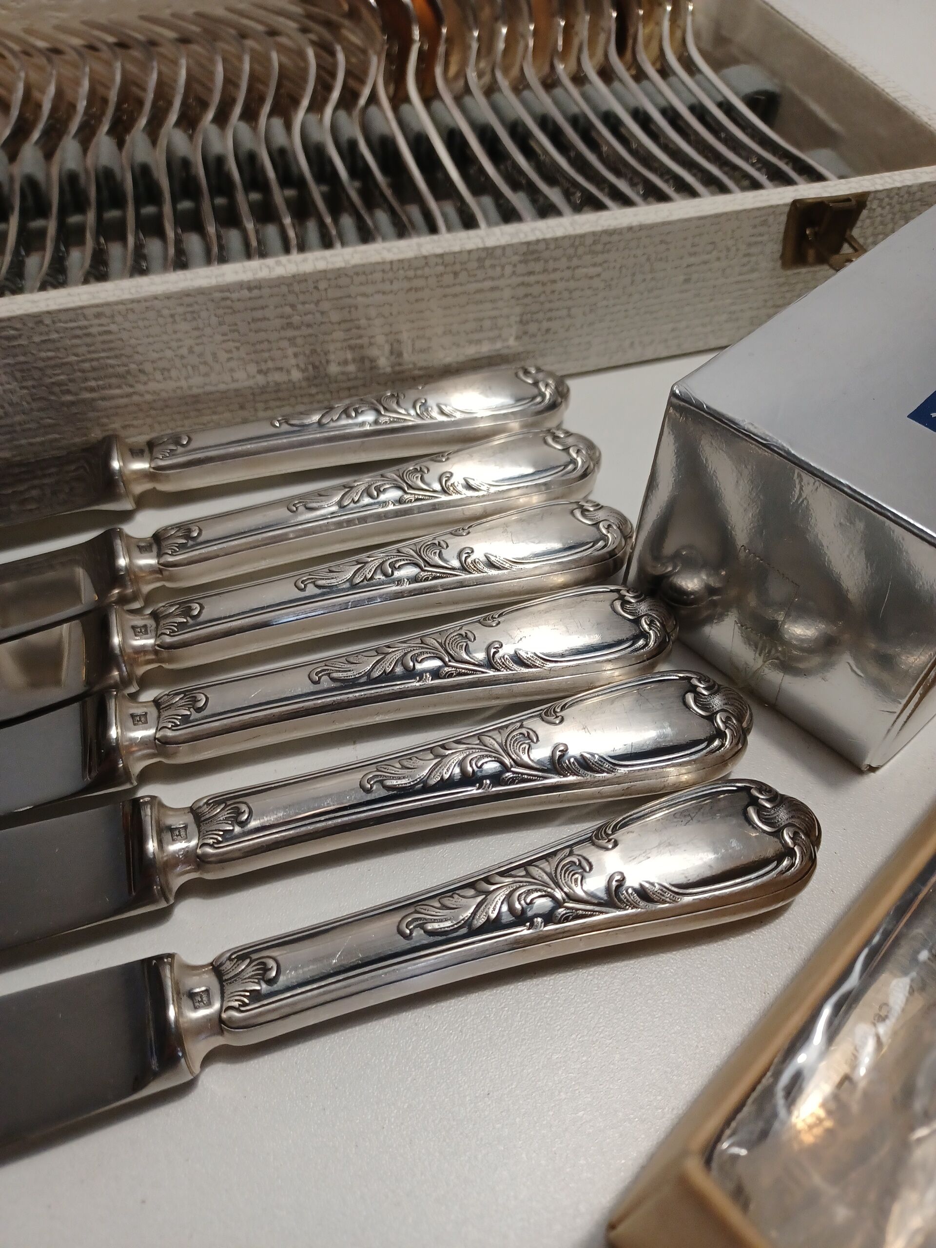 Ménagère ercuis, model du barry, 49 pieces in silver metal.