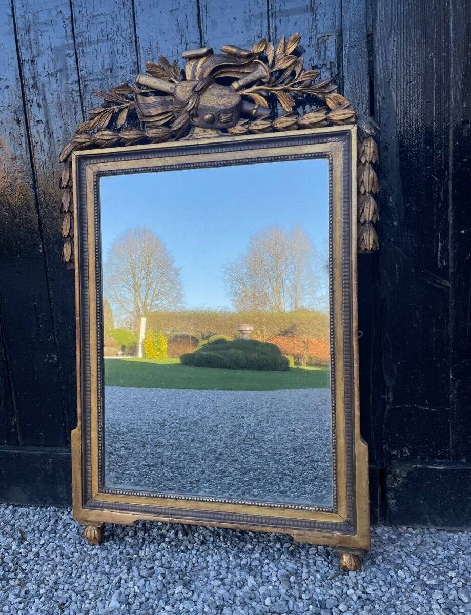 Louis XVI mirror in carved and gilded wood, 18th century