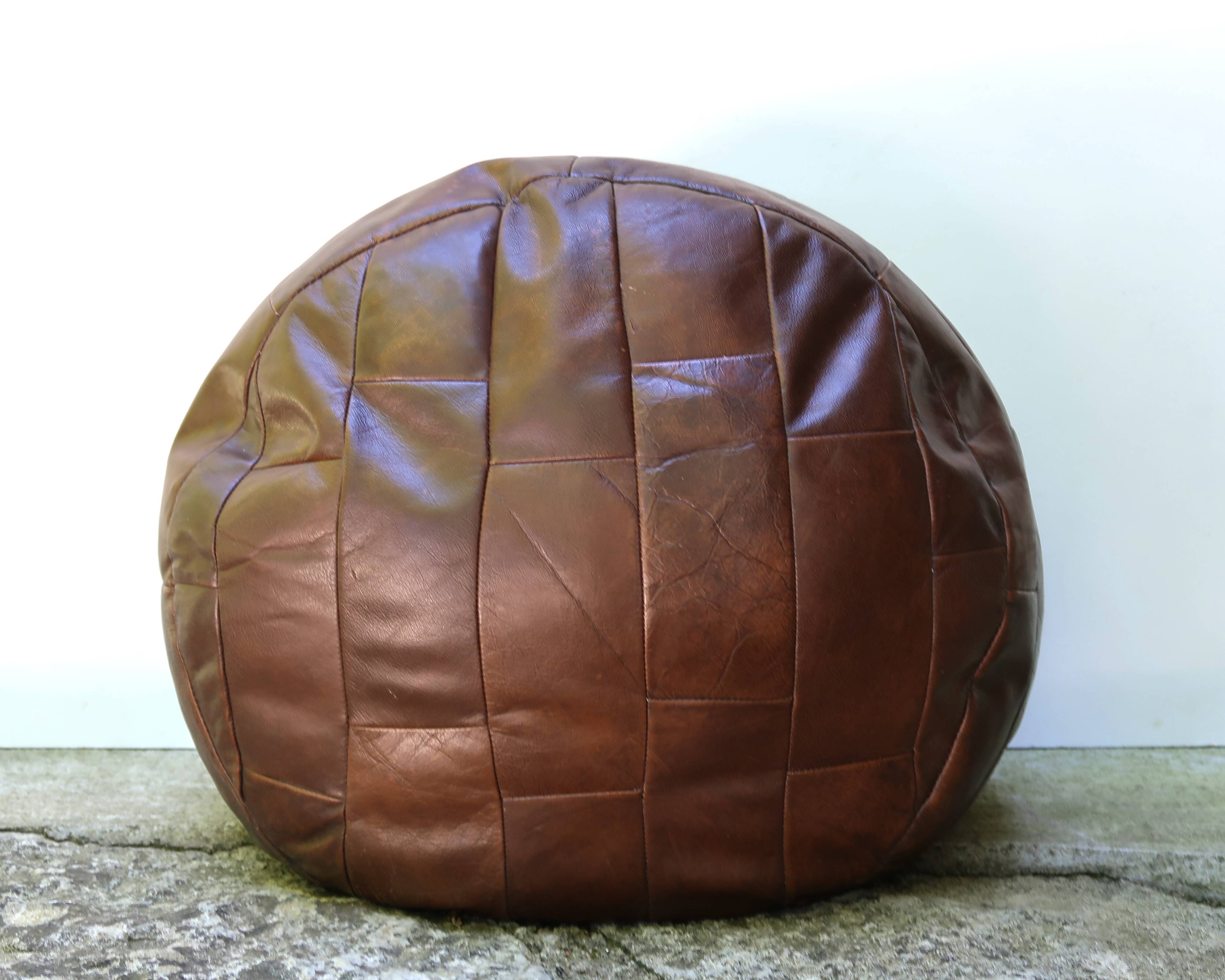 Pouf rond en patchwork de cuir marron foncé, années 70