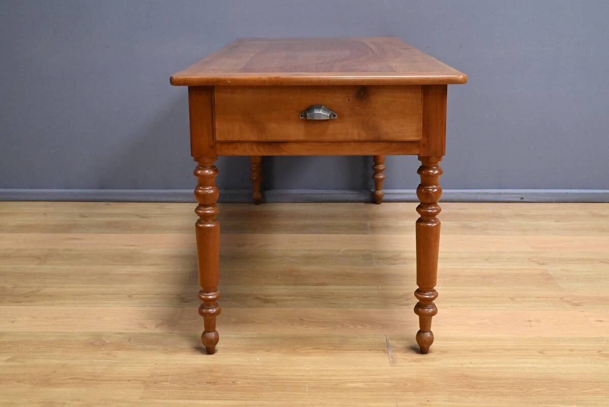 Farm table in cherry wood – late 19th century