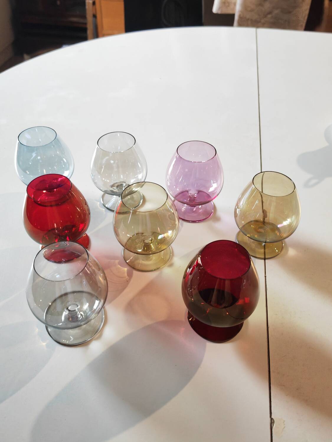 8 verres en cristal coloré