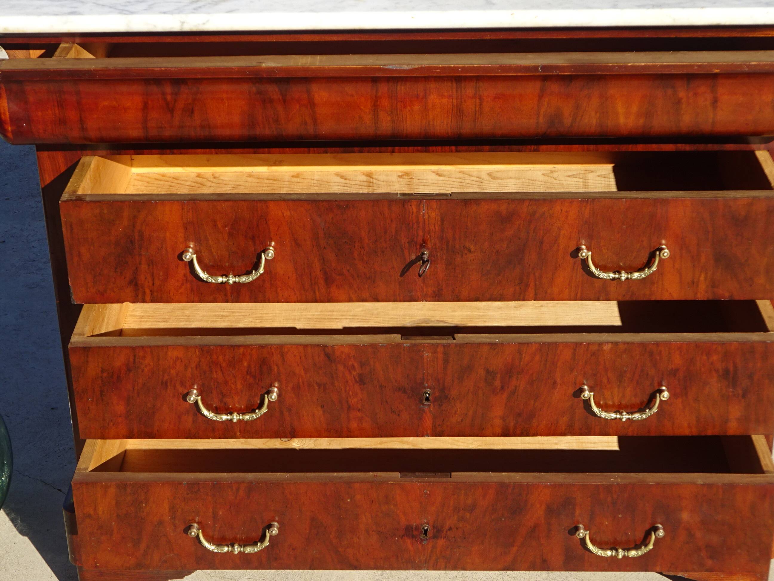 Antique mahogany chest of drawers with white marble.