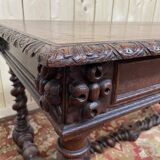 Bureau plat de style Louis XIII en chêne à deux tiroirs