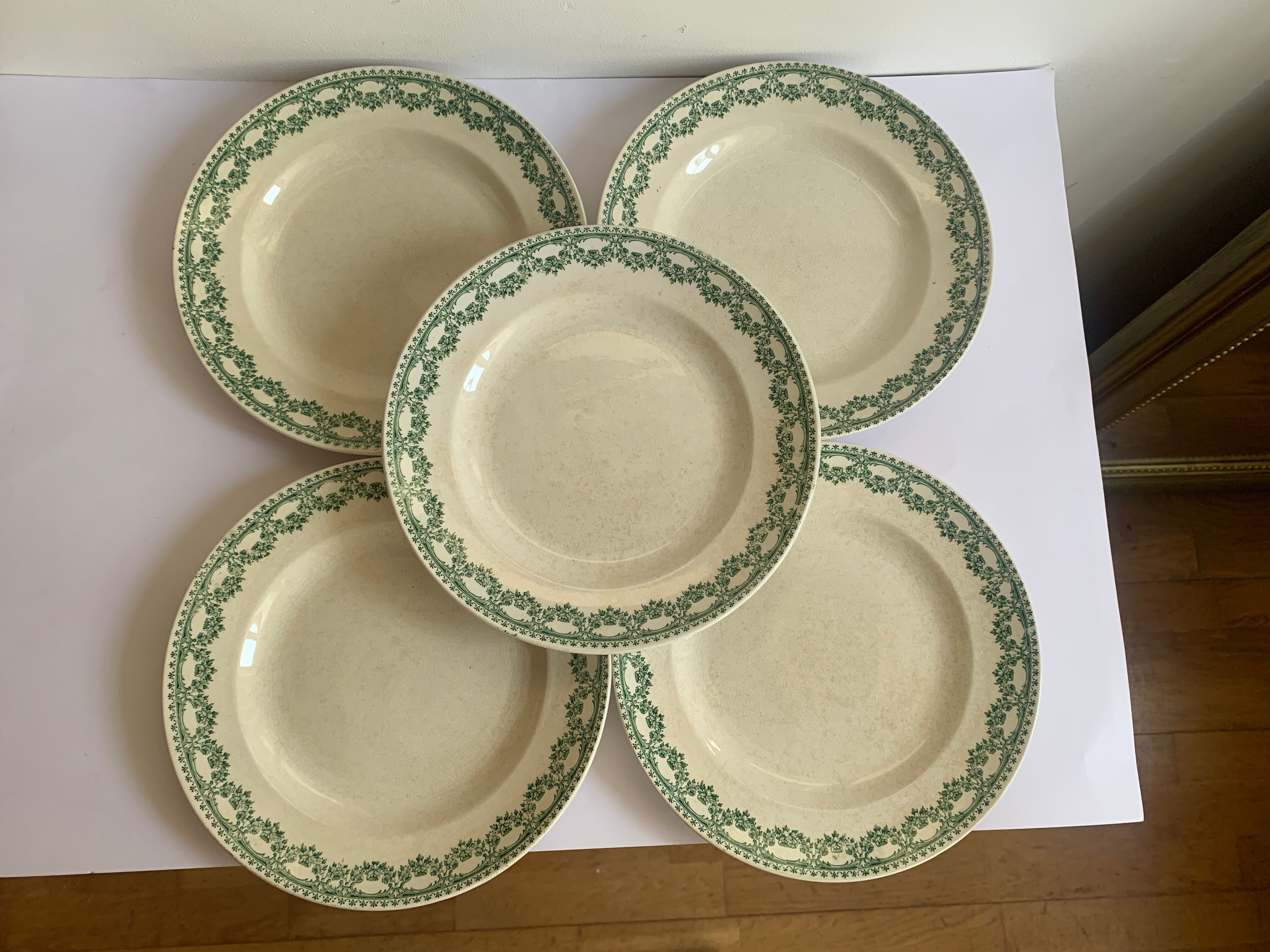 5 plates Boch & Frère