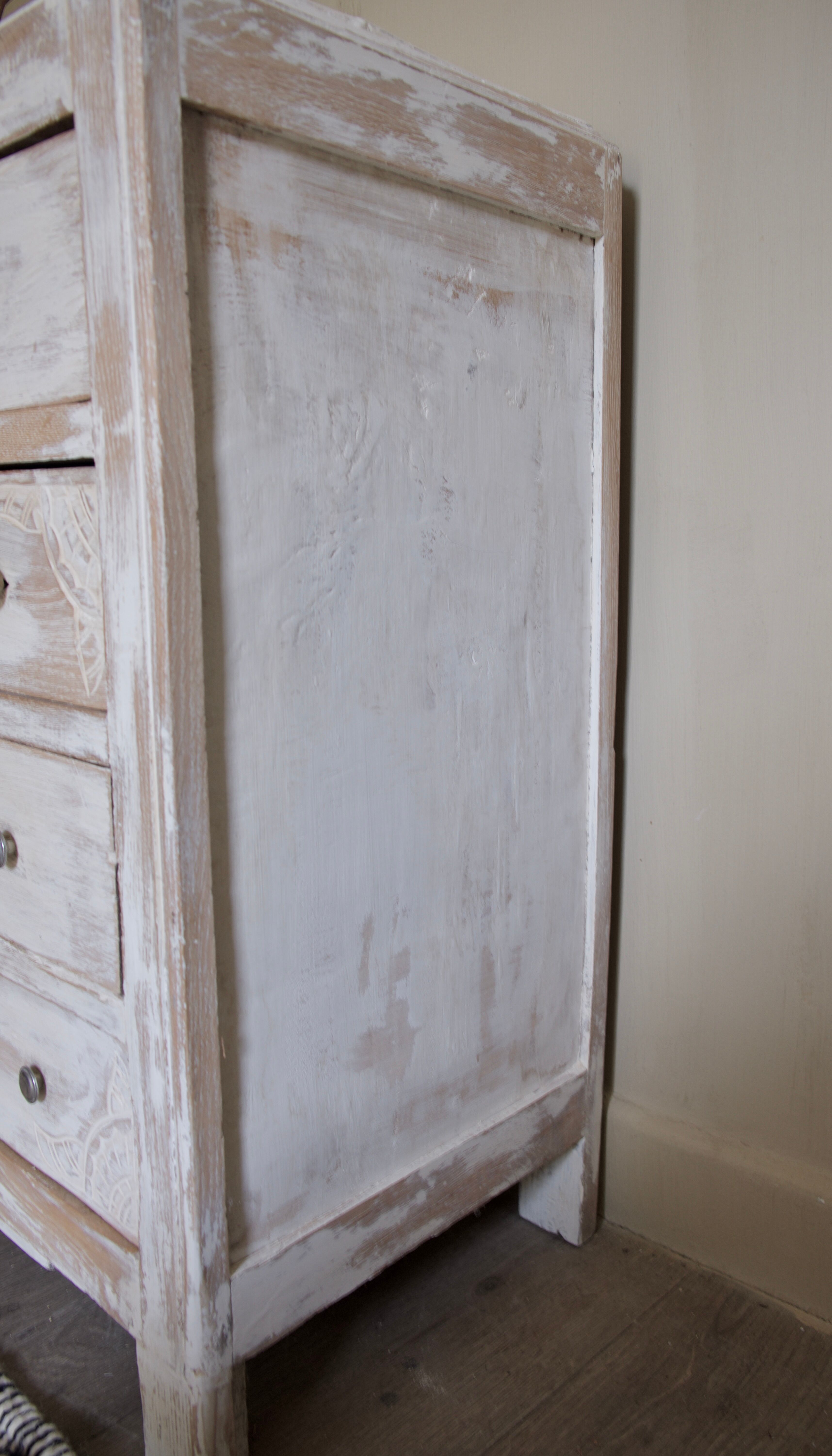 Chest of drawers white patina