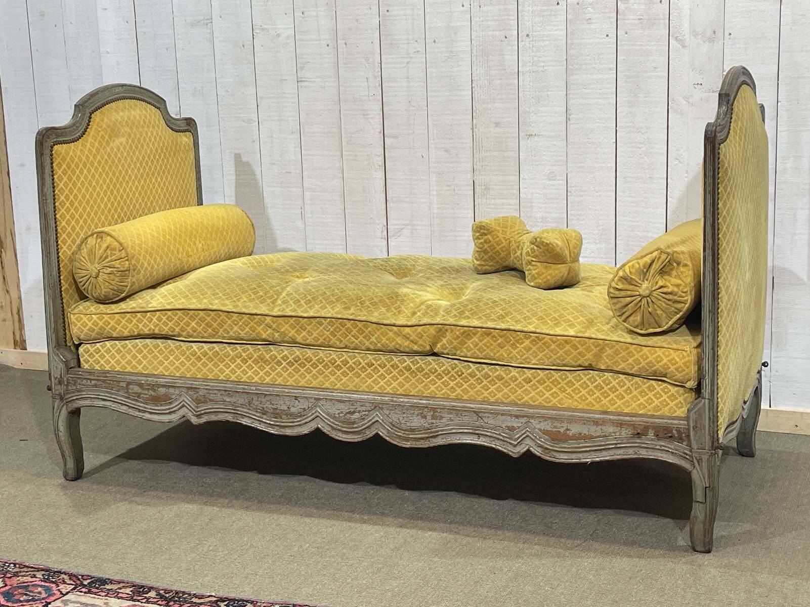 Louis XV daybed from the 18th century in oak.