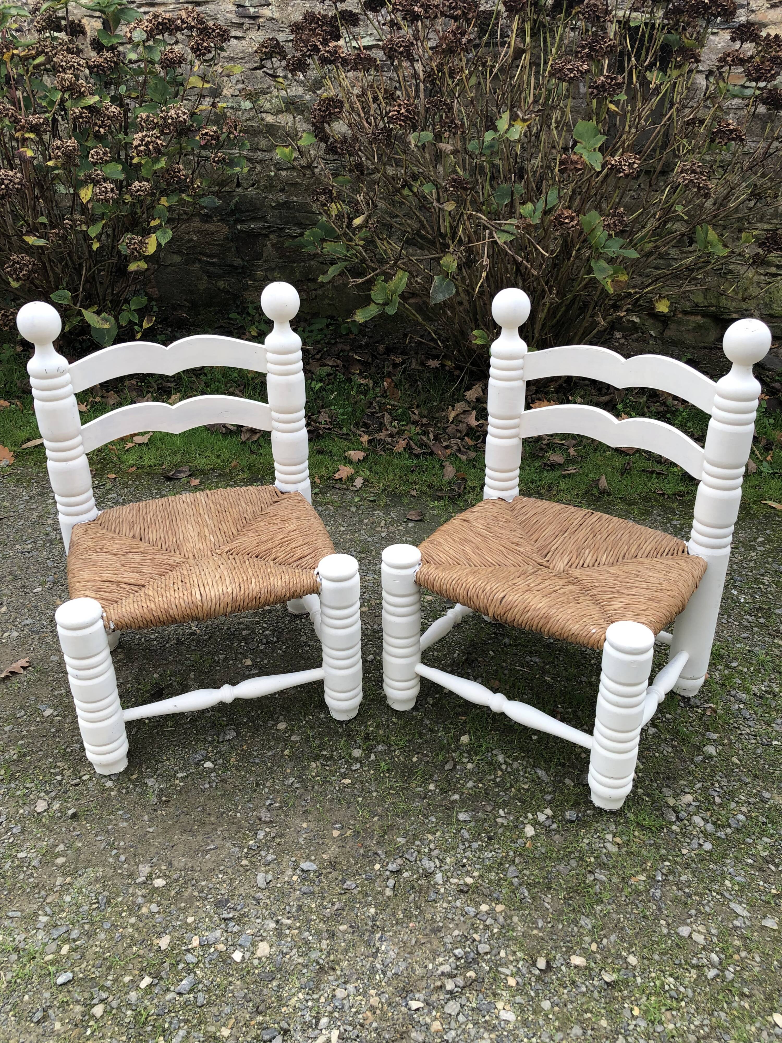 Duo de chaises vintage paillées par Charles Dudouyt.