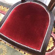 Paire de chaises époque Art Déco velours rouge