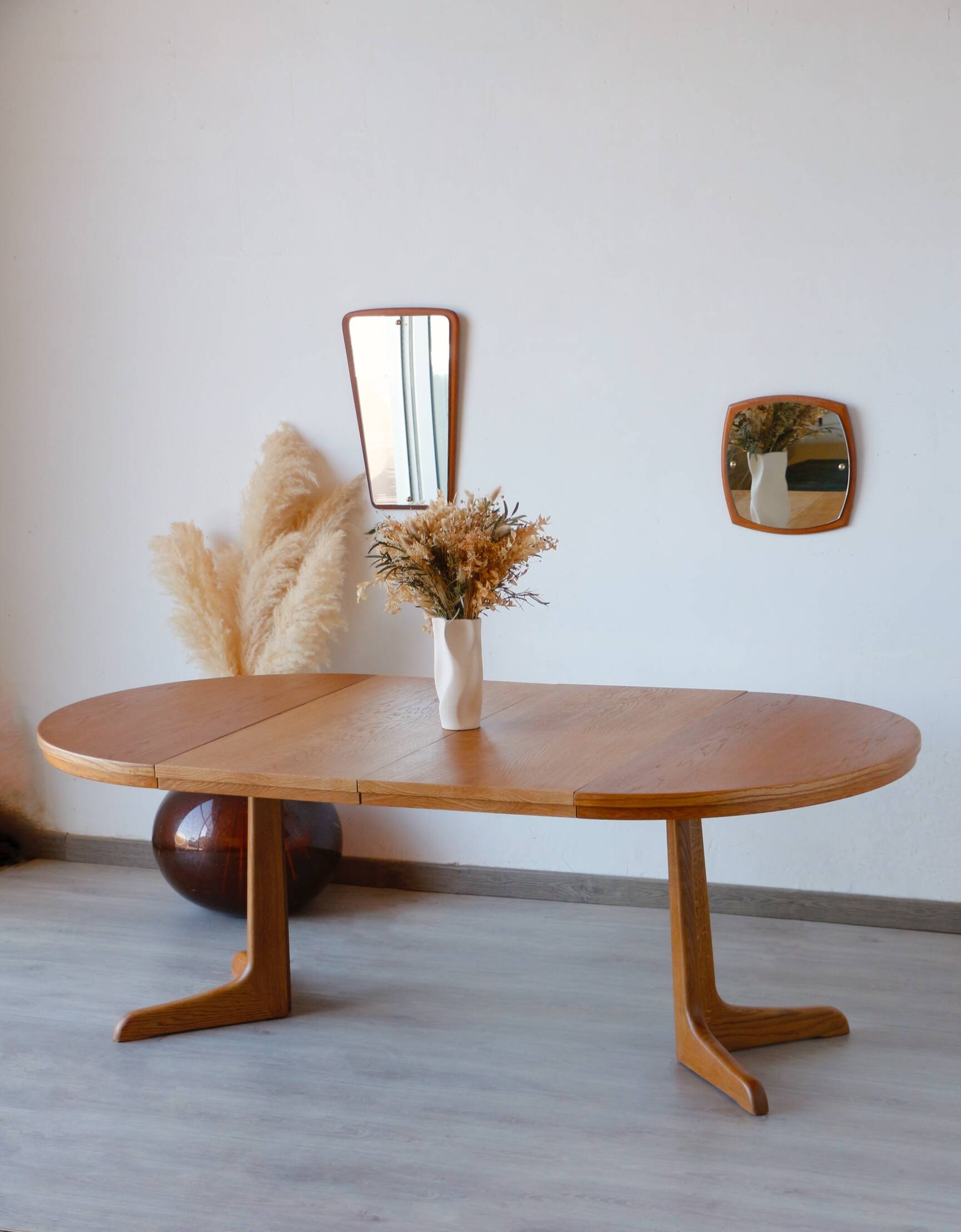 Vintage oak extendable dining table | Scandinavian design
