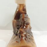 Beige and brown ceramic representing a “Greyhound/vintage 1930