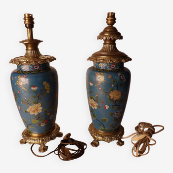 Paire de lampes de style Asiatique en cloisonné et bronze