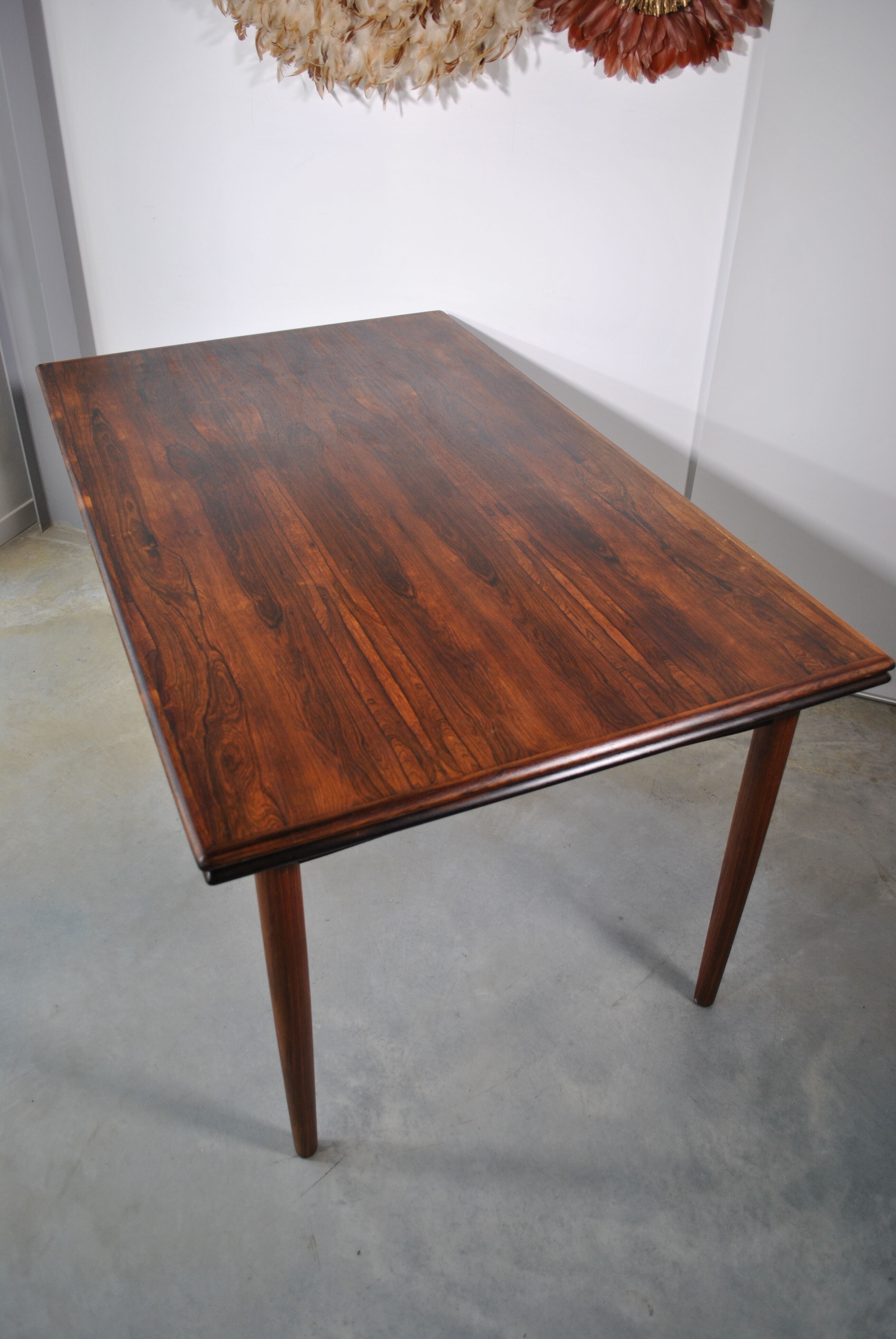 Extendable rosewood dining table year 60