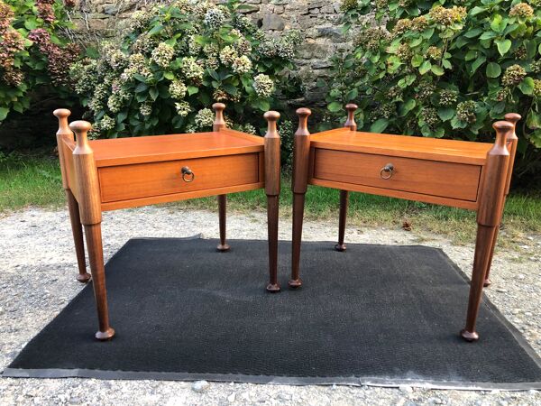 Duo de tables de chevets scandinaves vintage en teck à 1 tiroir.