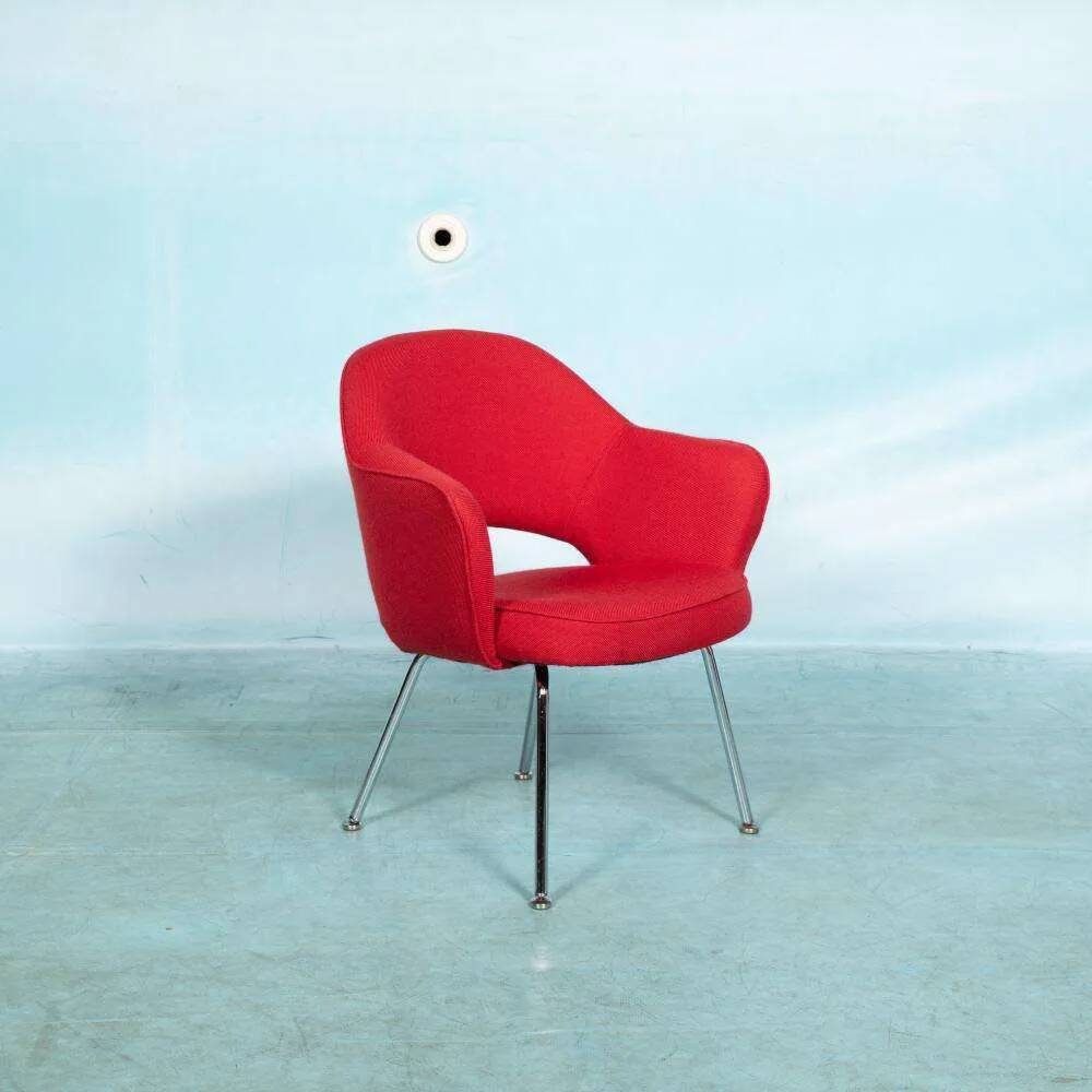 Knoll Saarinen executive chair from the 1960s space age.