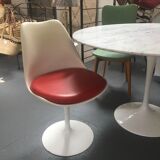 Round dining table with tulip and marble tray