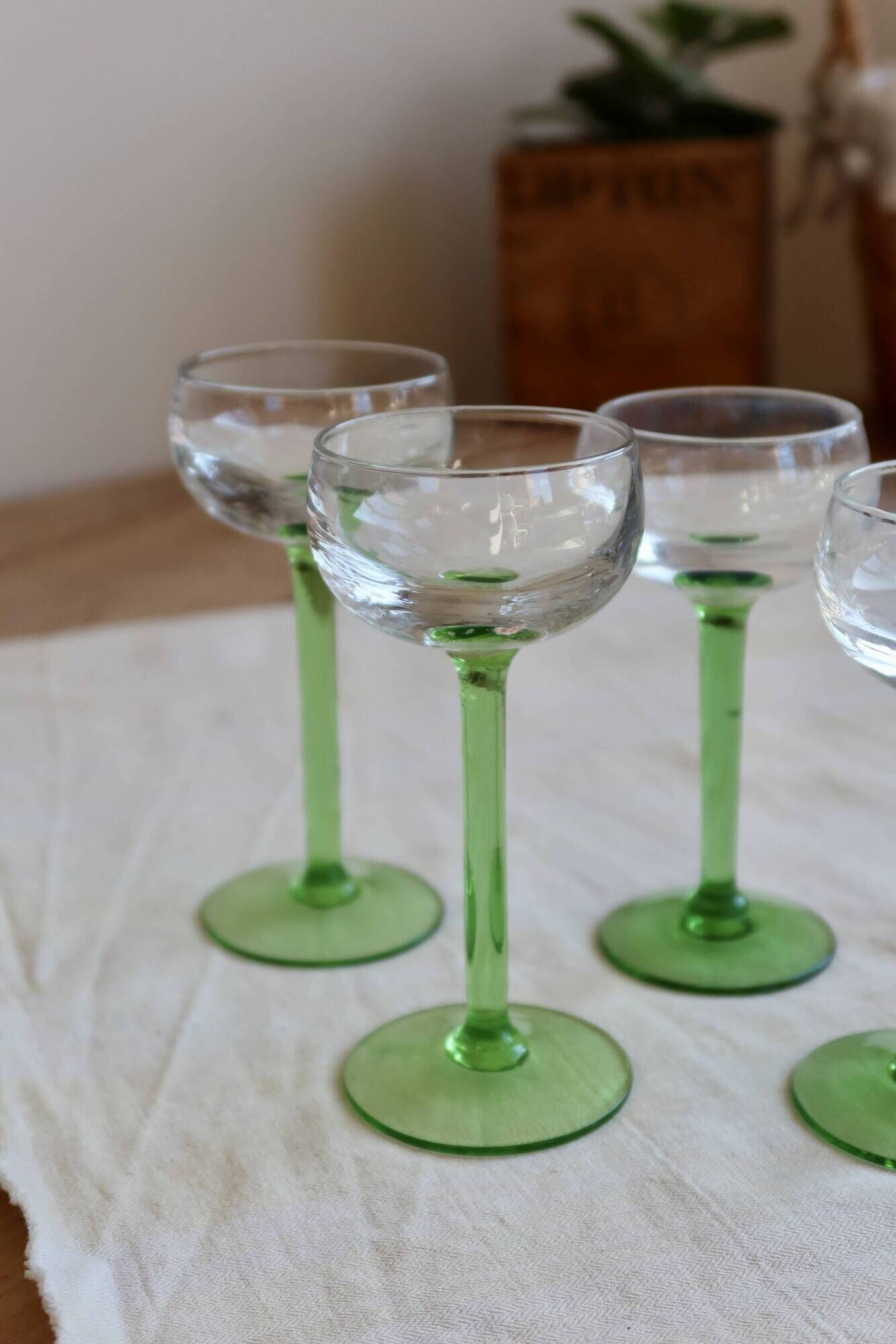 4 mismatched vintage Alsace wine glasses – Green stems
