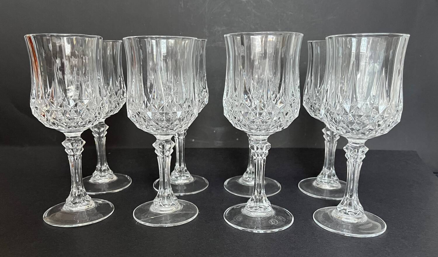 8 Arques crystal wine glasses