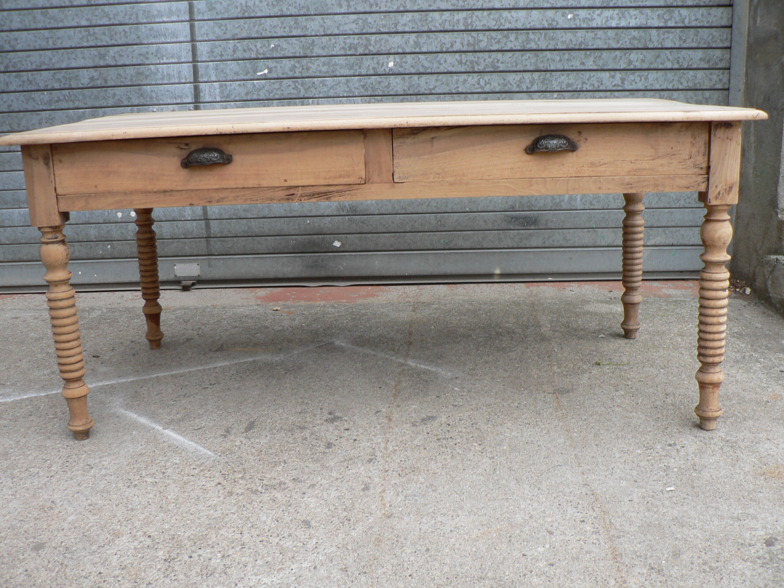 Table de ferme en noyer massif