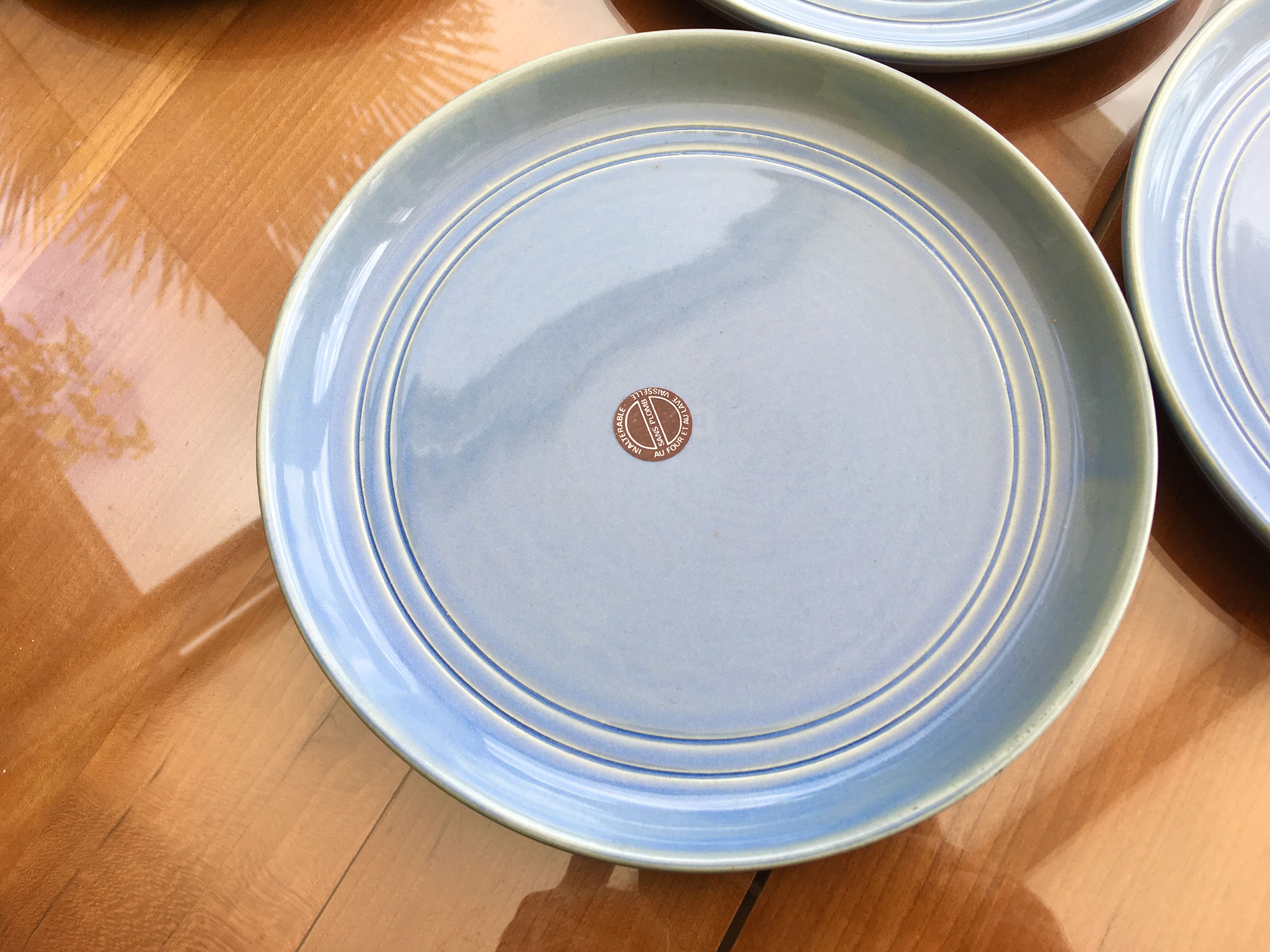 Set de 10 assiettes plates en grès bleu lavande