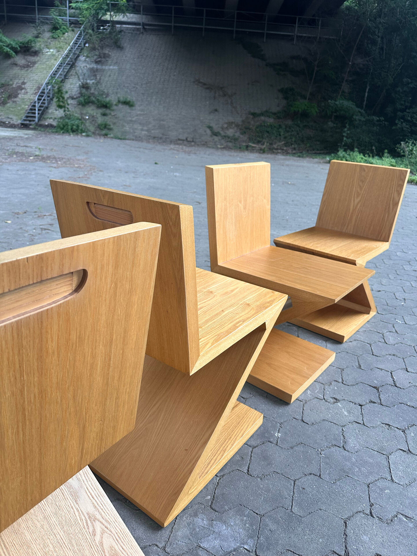 Set of 4 architectural Zig-Zag chairs, Dutch production, a