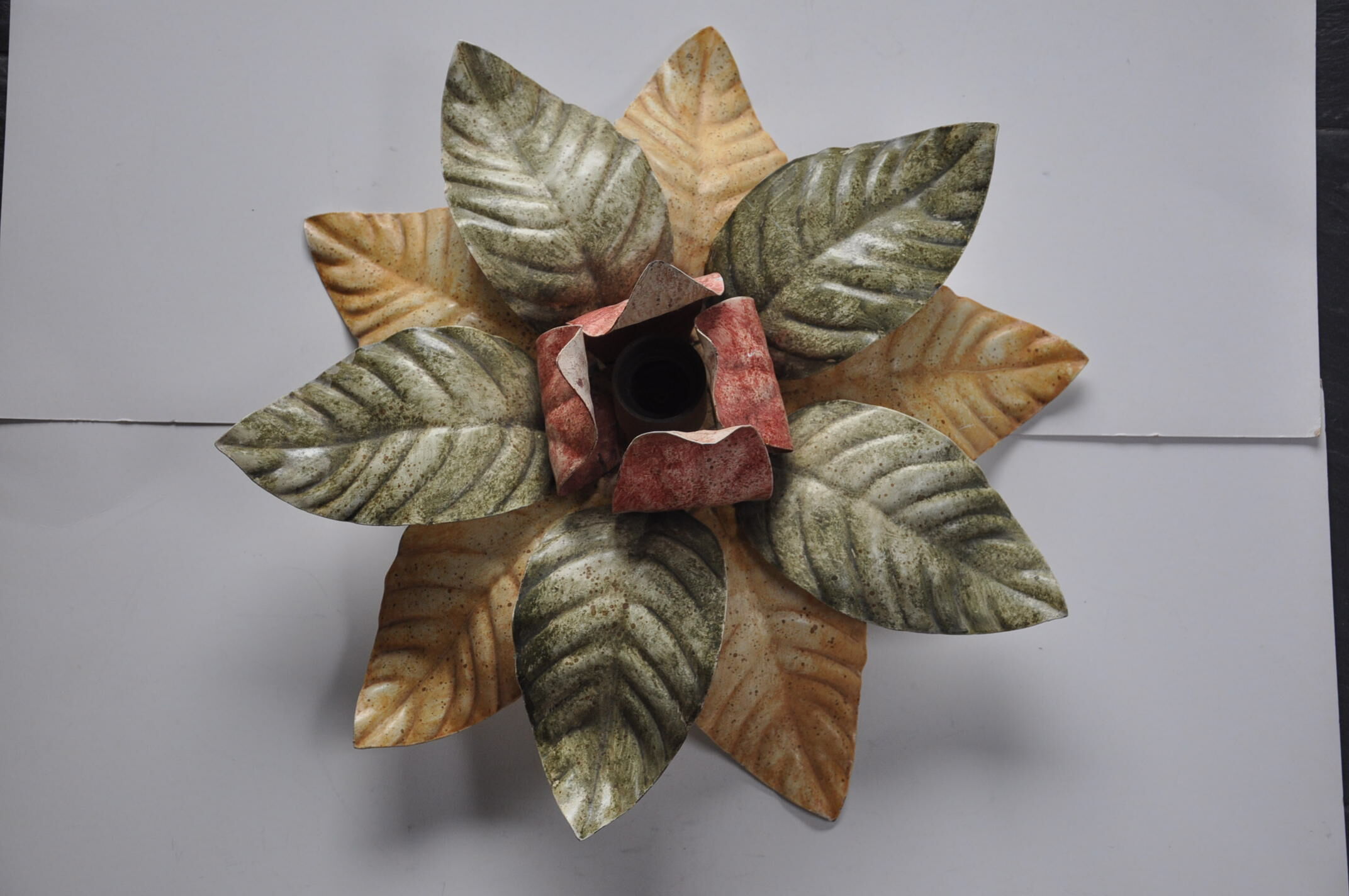 Flower shaped vintage wall sconce