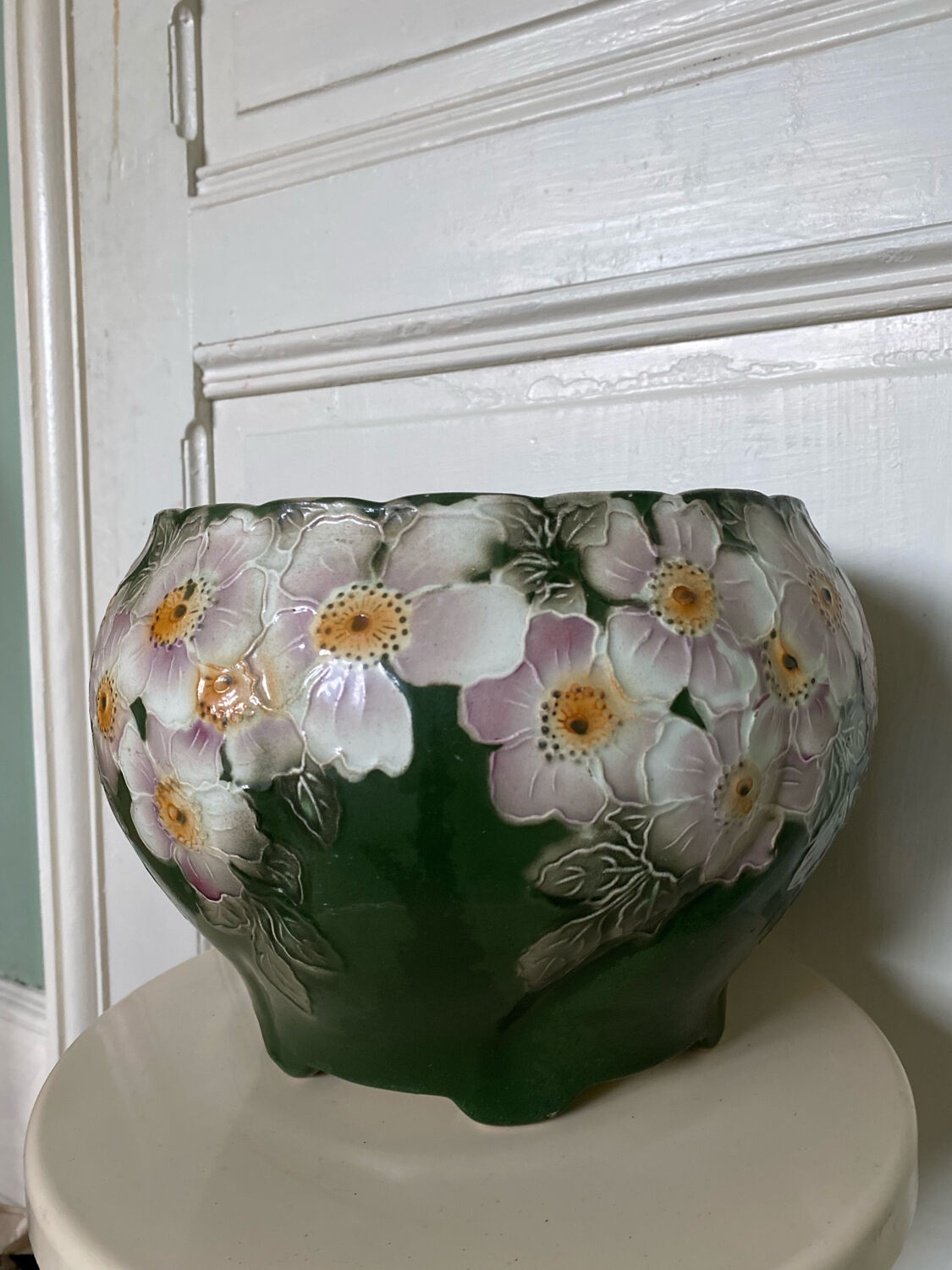 Cache pot en barbotine fleurie