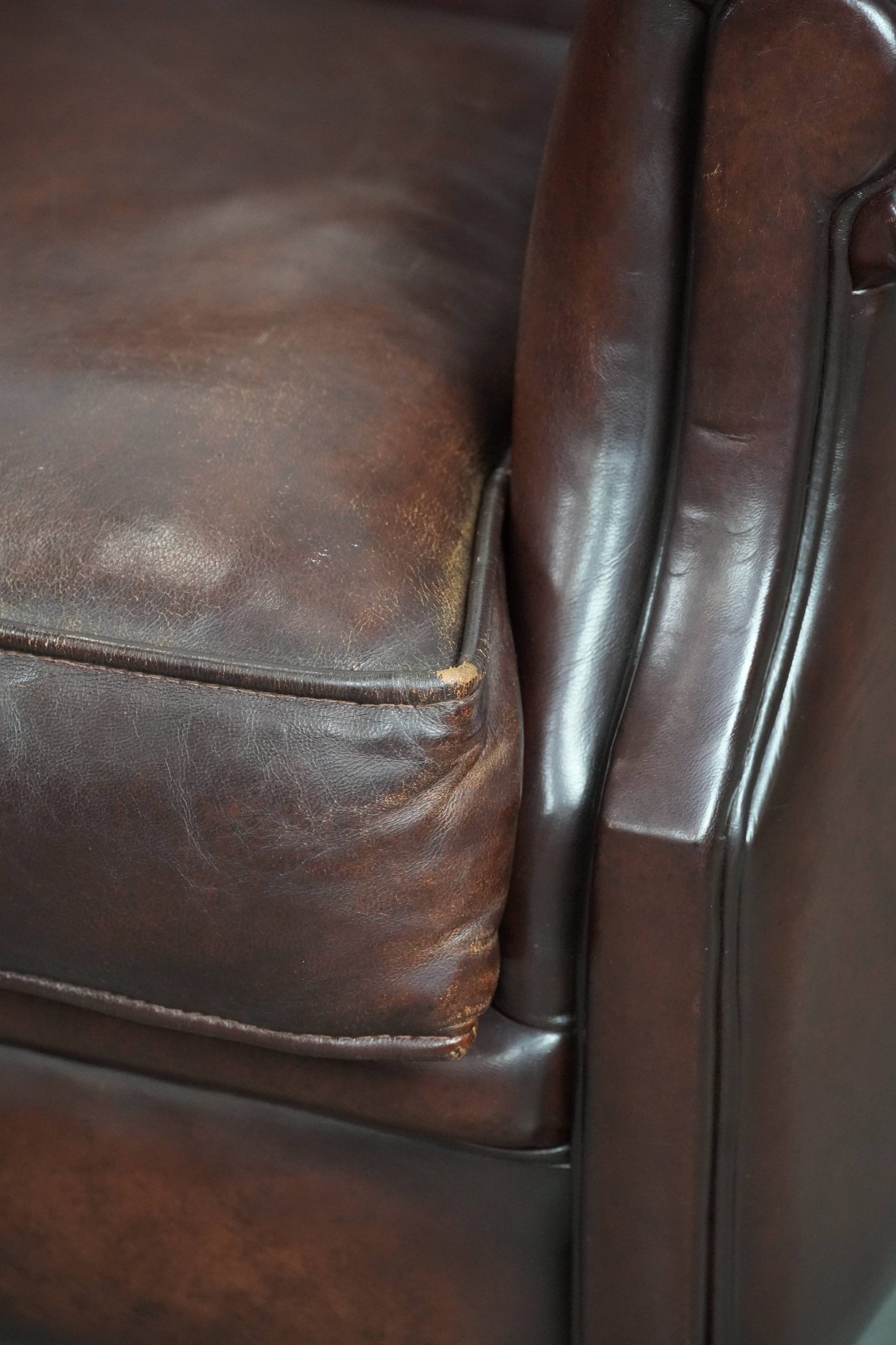 Set of 2 luxury sheepskin armchairs with a timeless look