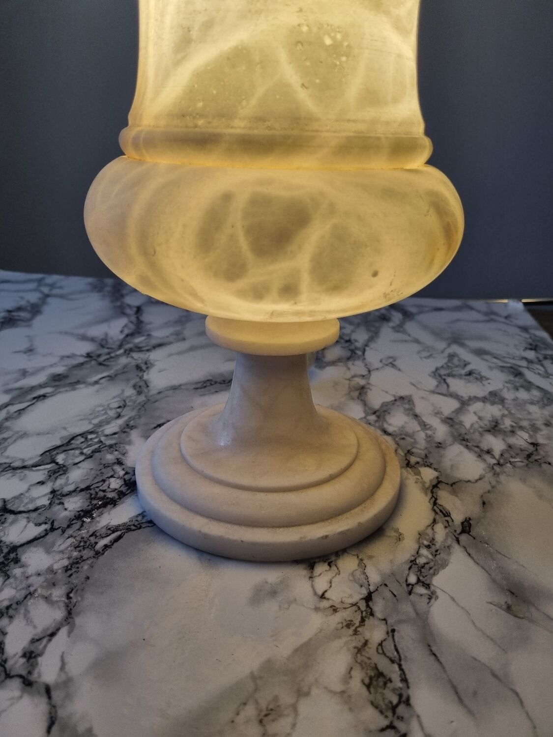 Lampe a poser en albâtre vintage