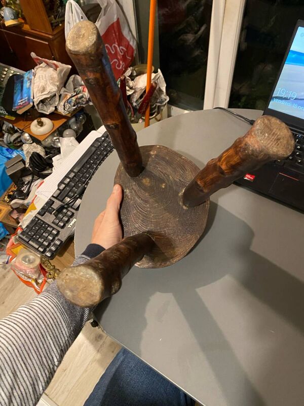 Petit Tabouret porte plante tripode vintage design brutaliste moderniste chêne?