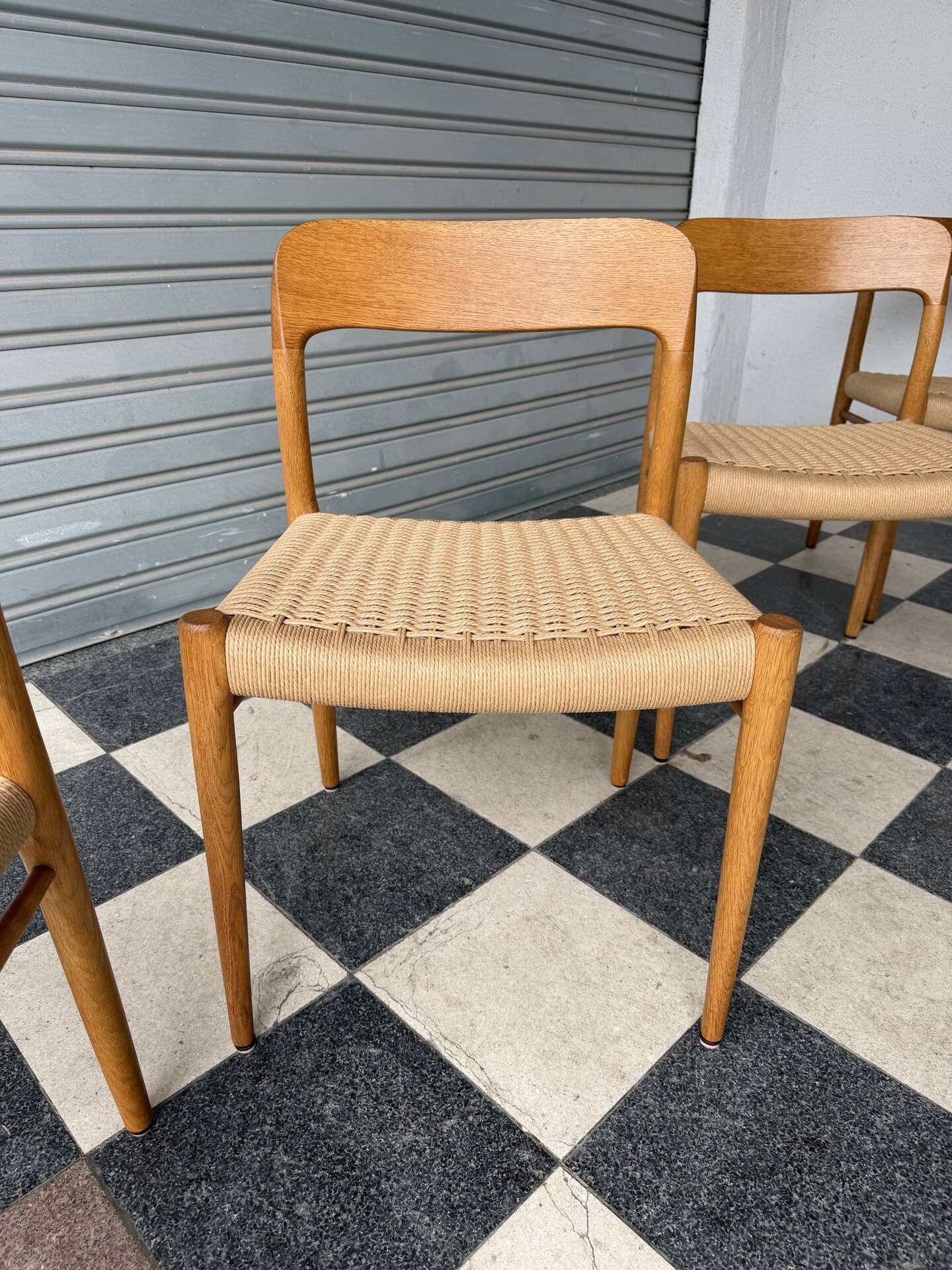 Set of 4 Møller 75 chairs in oak