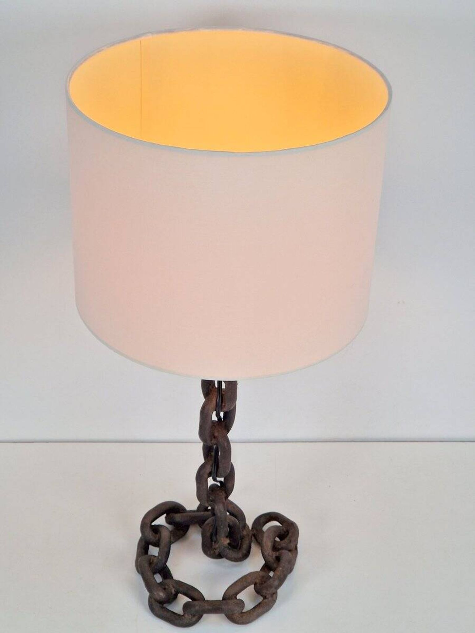 Lampe de table en chaîne brutaliste attribuée à Franz West, années 1980