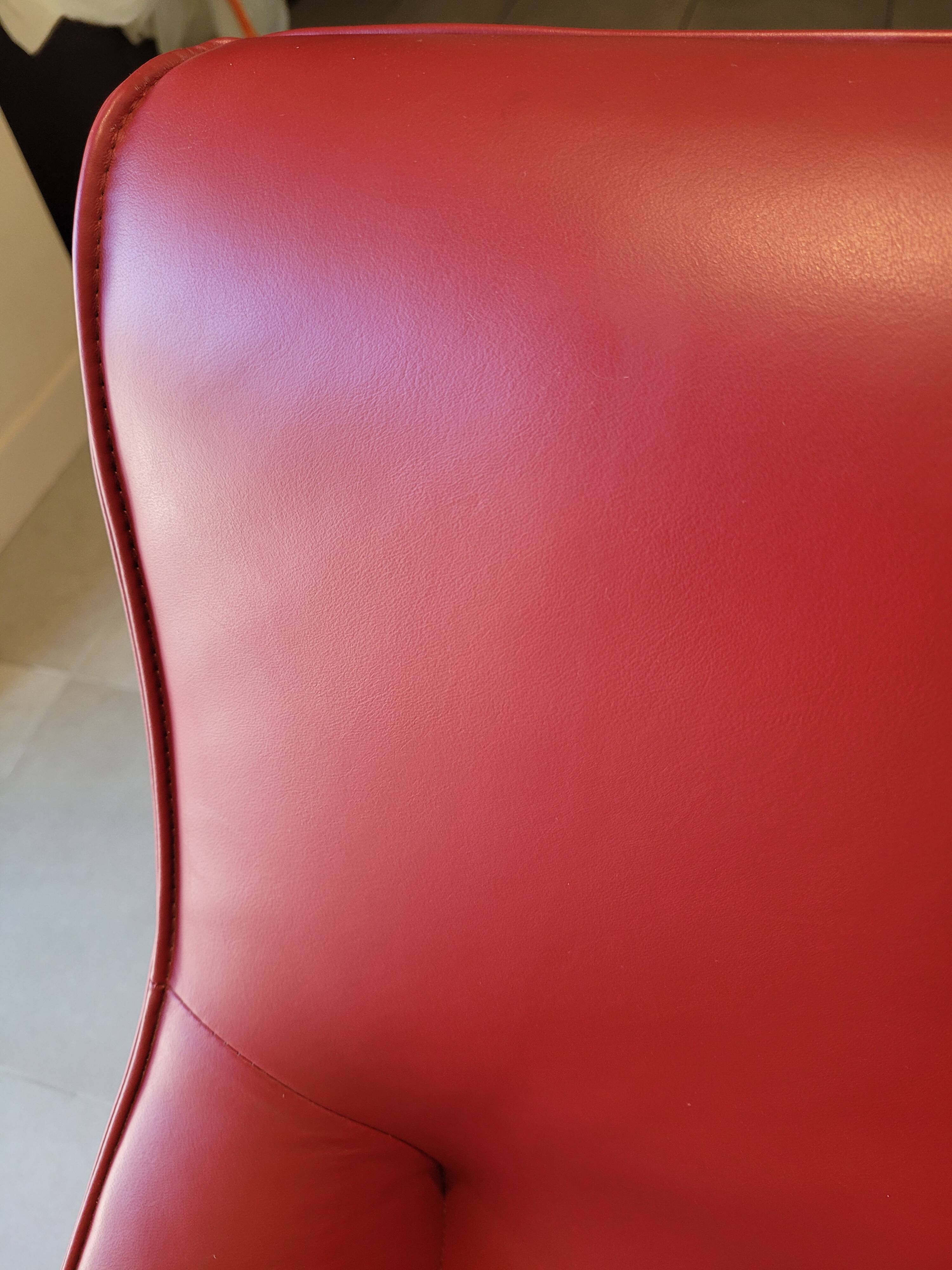 Doda Molteni leather armchairs and pouf
