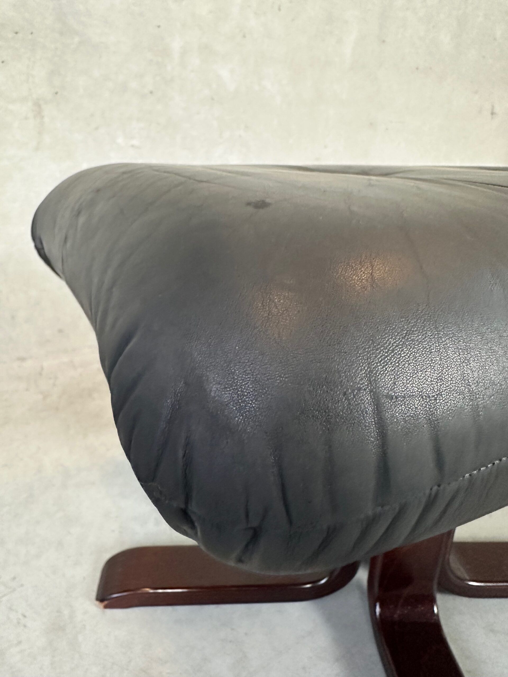 Vintage ottoman – Footstool / Stool