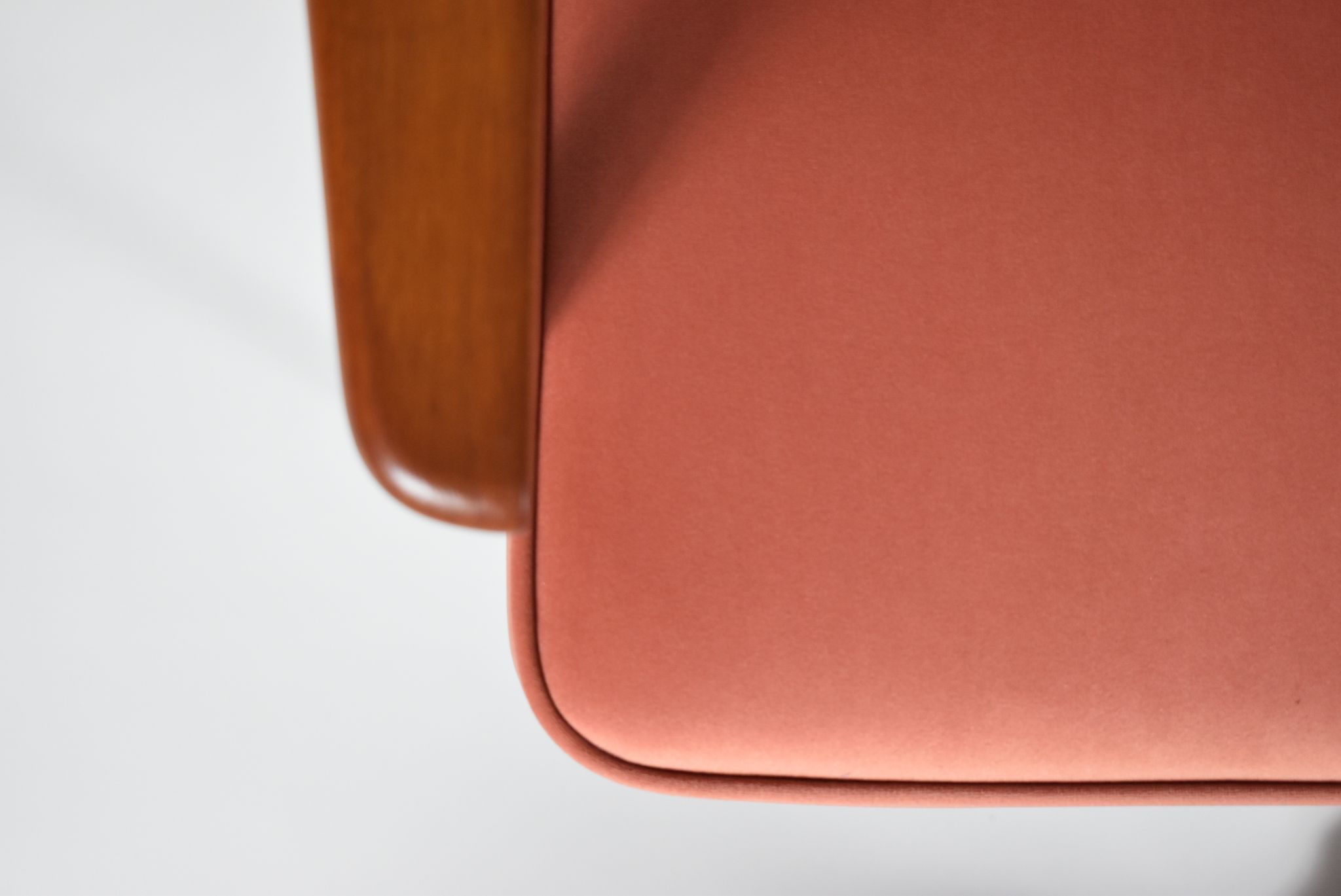 Pink velvet armchair, designer M. Zielinski, 1960s, Poland